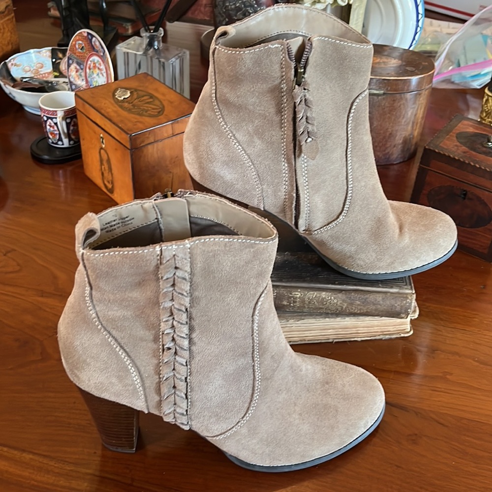 Very Volatile Wright Taupe Suede Leather Ankle Boots - Picture 2 of 10